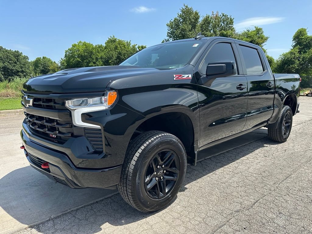 Used 2024 Chevrolet Silverado 1500 LT Trail Boss w/ Convenience Package II AWD/4WD image 1