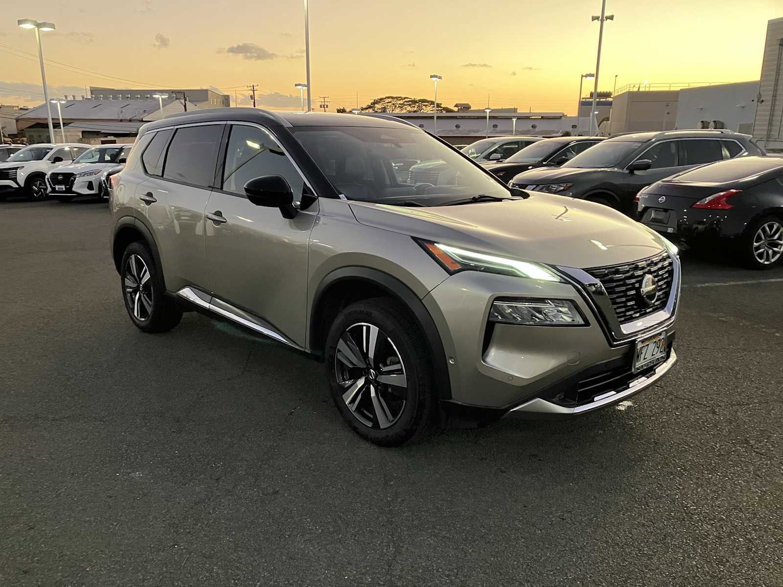 Used 2021 Nissan Rogue Platinum image 2