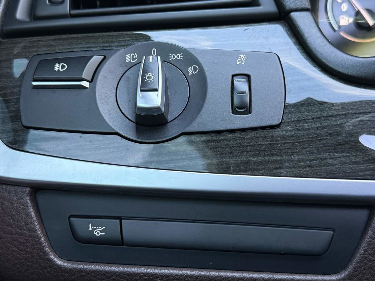 Used 2015 BMW 528i Sedan image 24