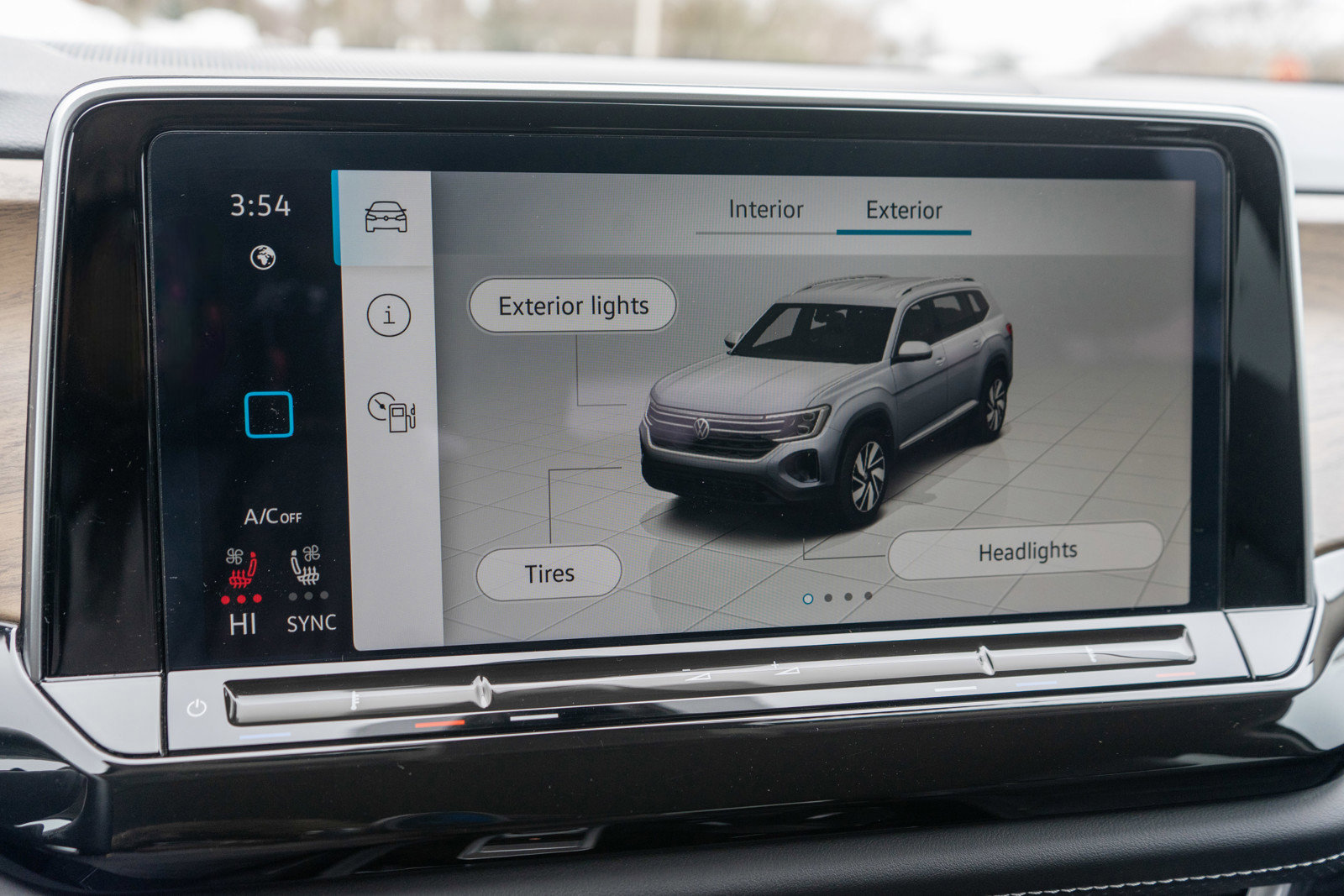 Used 2025 Volkswagen Atlas SE image 18