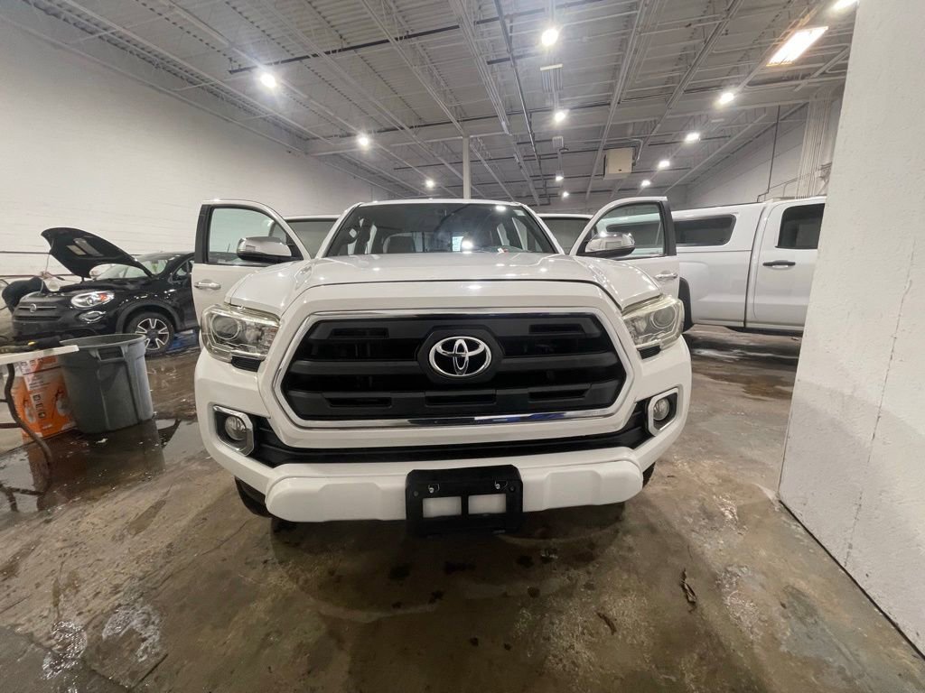 Used 2016 Toyota Tacoma Limited w/ Towing Package AWD/4WD image 32