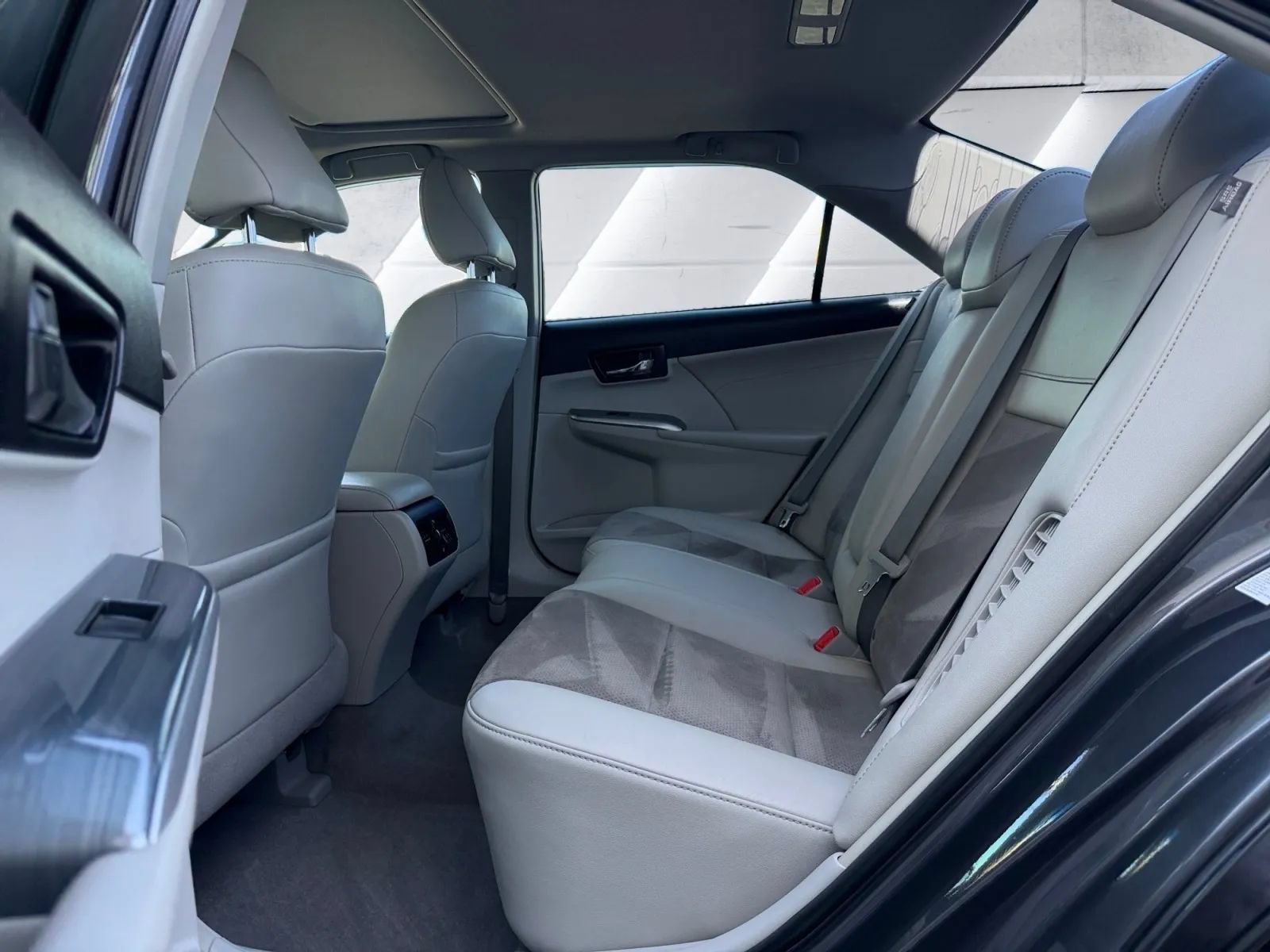 Used 2014 Toyota Camry XLE w/ Leather Package FWD image 11