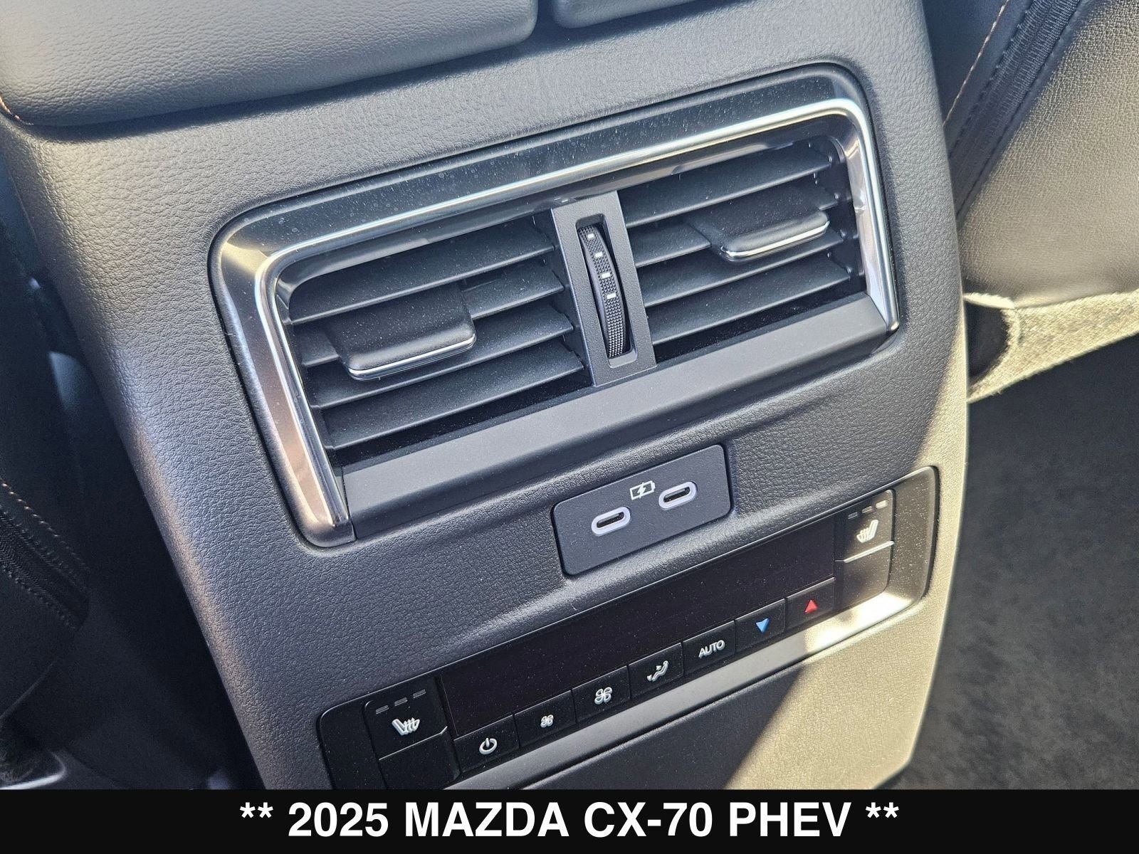 New 2025 MAZDA CX-70 Plug-In Hybrid w/ Premium Plus image 23