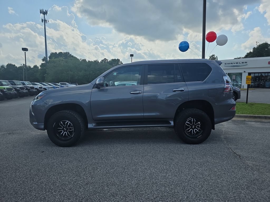 Used 2022 Lexus GX 460 w/ Accessory Package AWD/4WD image 3