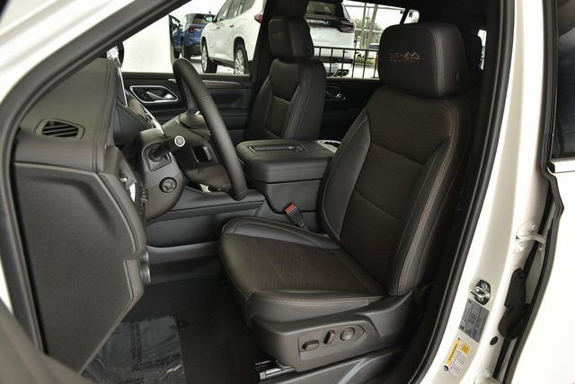 Used 2024 Chevrolet Suburban High Country AWD/4WD image 16
