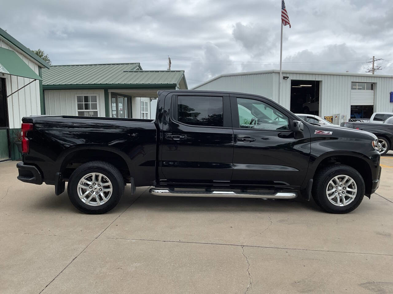 Used 2021 Chevrolet Silverado 1500 RST image 2