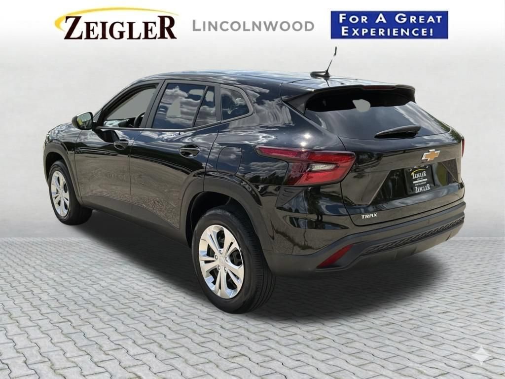 Used 2024 Chevrolet Trax LS w/ Driver Confidence Package FWD image 4