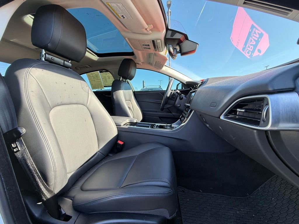Used 2019 Jaguar XE Premium RWD image 29