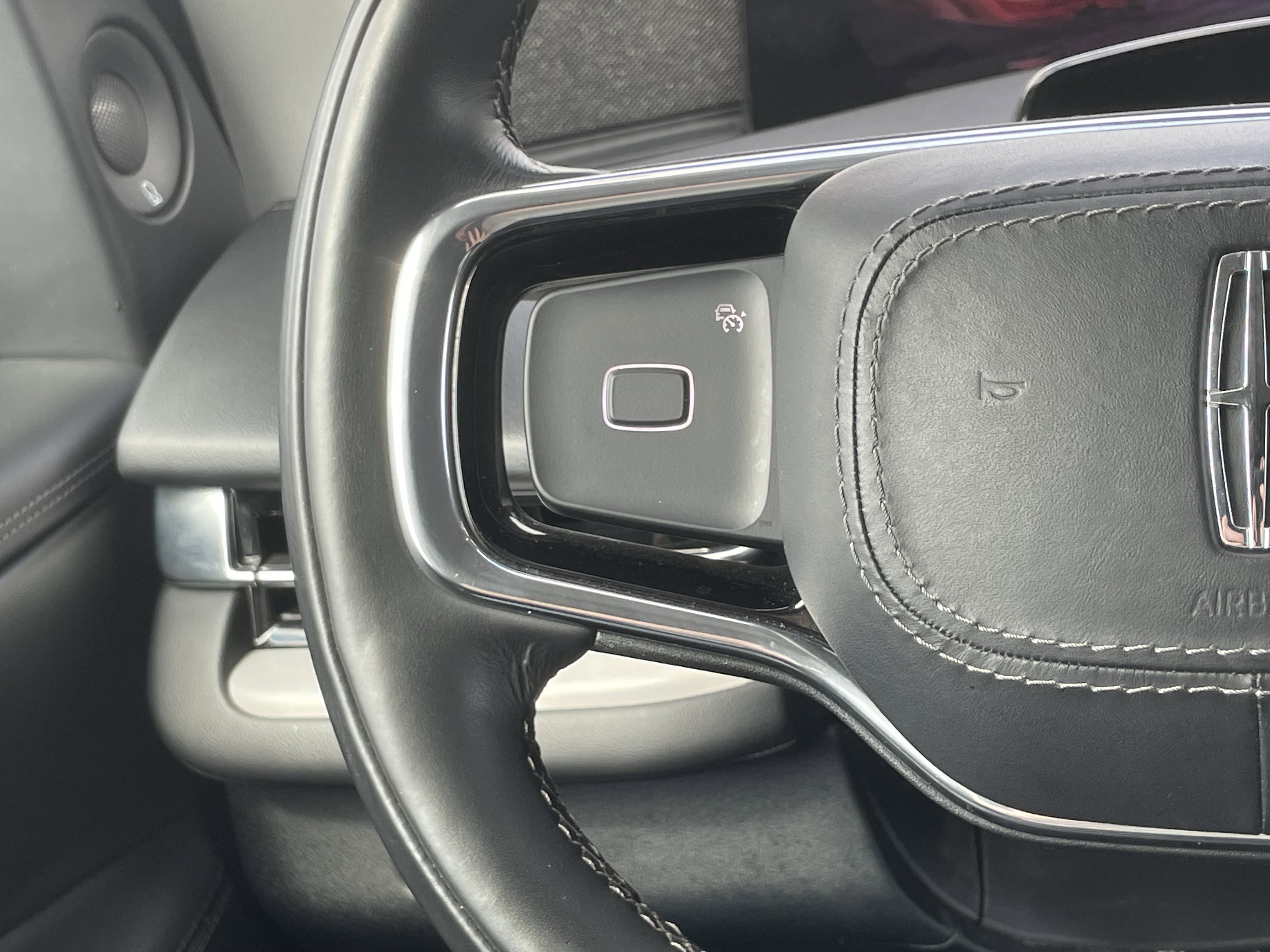 Used 2025 Lincoln Navigator Reserve image 19