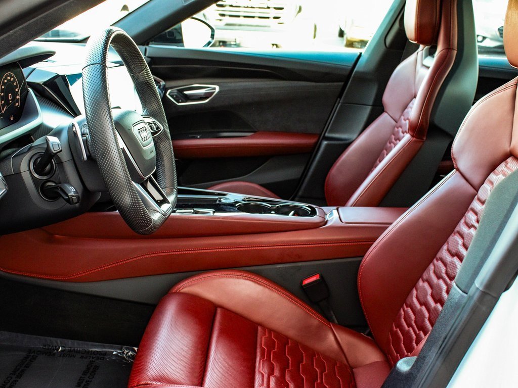 Used 2024 Audi e-tron GT Premium Plus image 33