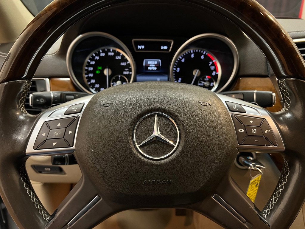 Used 2015 Mercedes-Benz GL 550 4MATIC image 23
