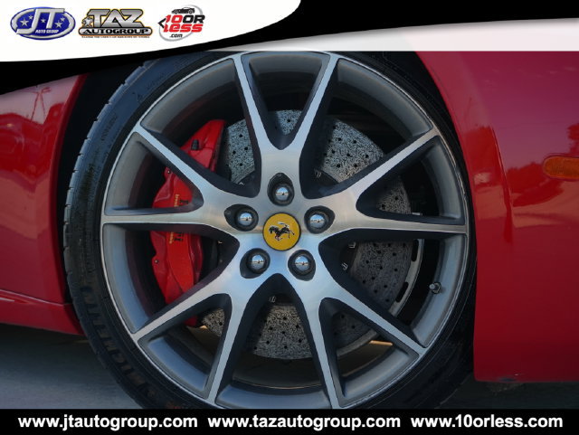 Used 2014 Ferrari California RWD image 2