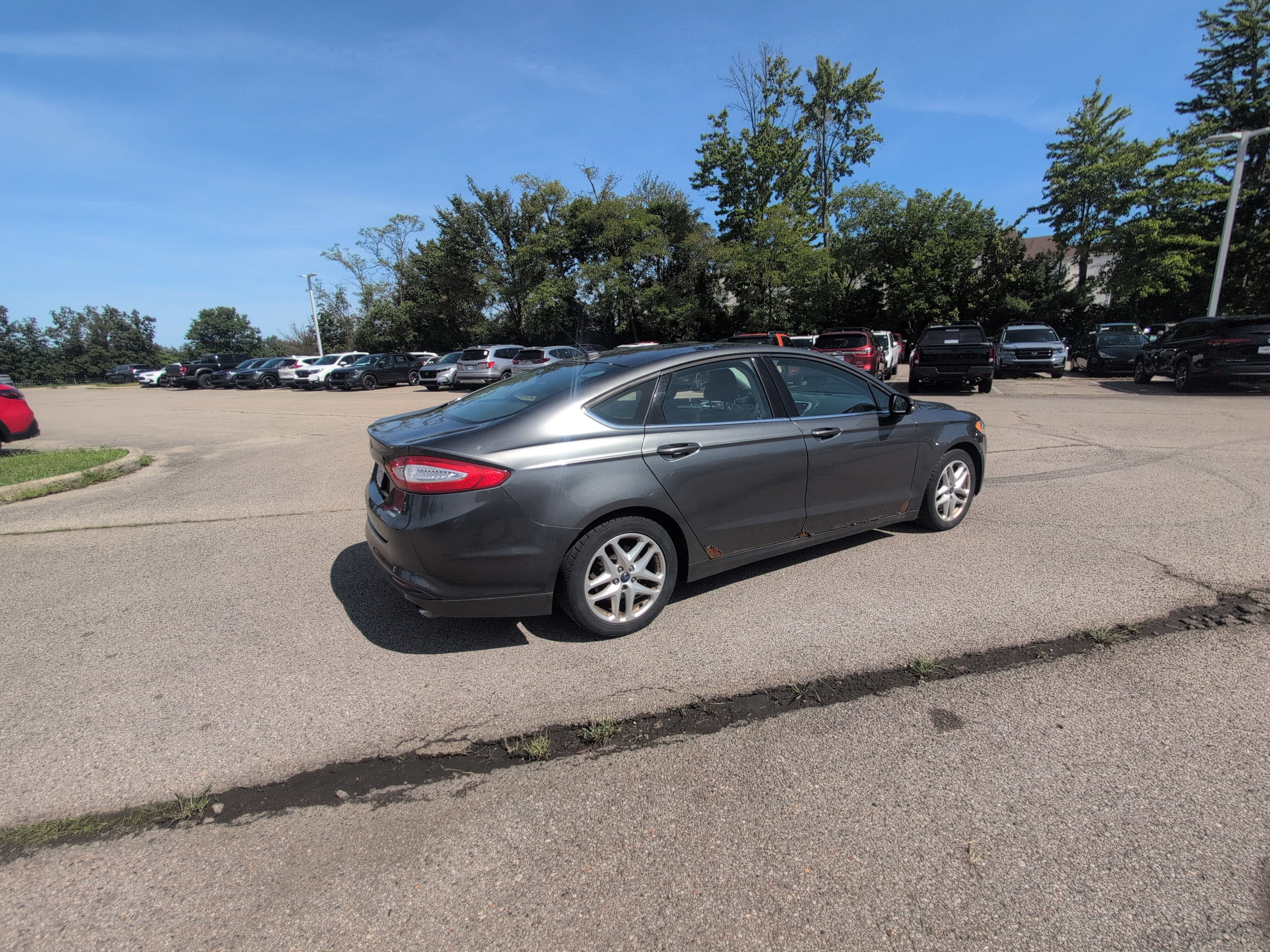 Used 2016 Ford Fusion SE FWD image 20