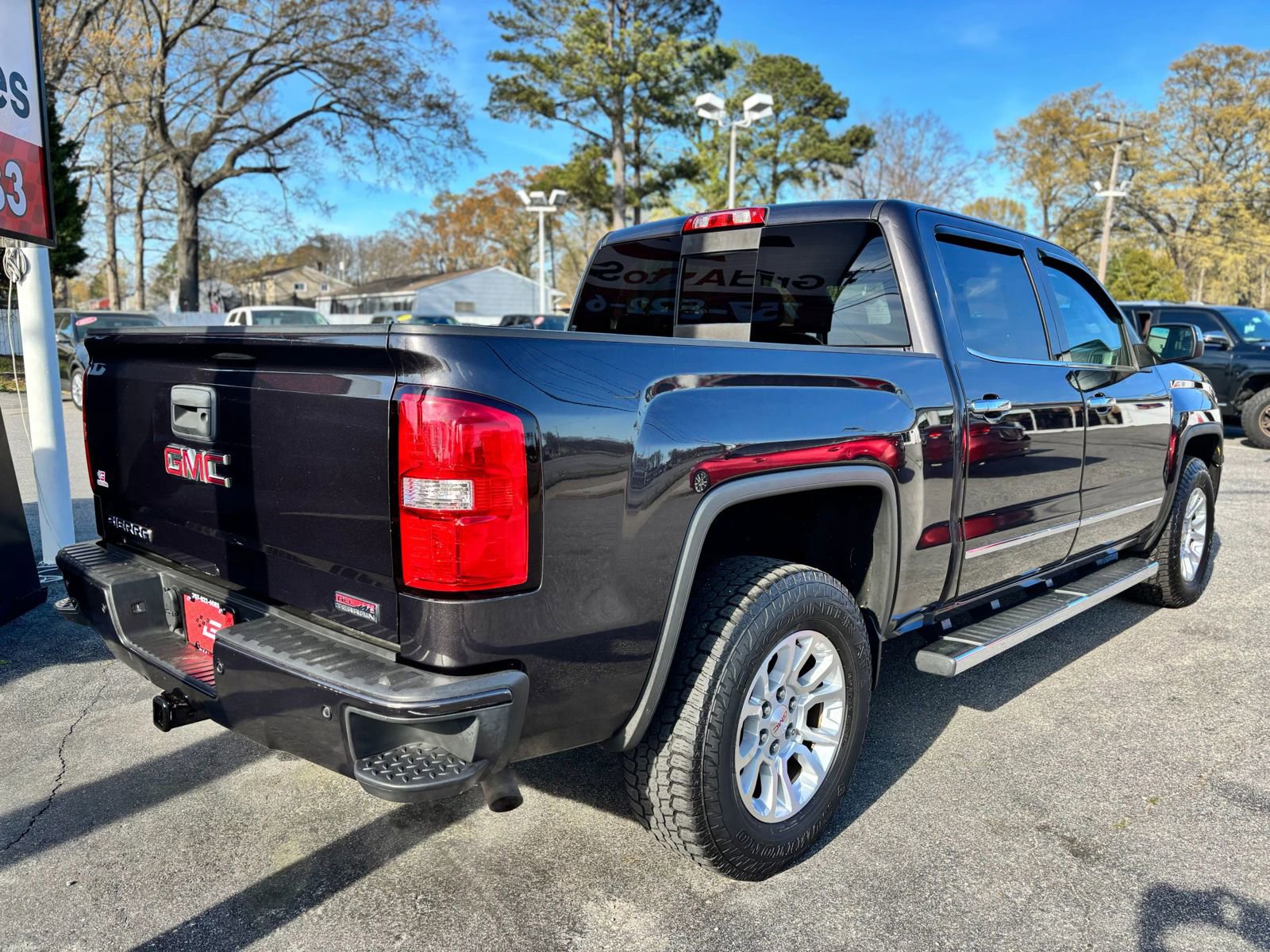 Used 2015 GMC Sierra 1500 SLT w/ All-Terrain Package AWD/4WD image 3