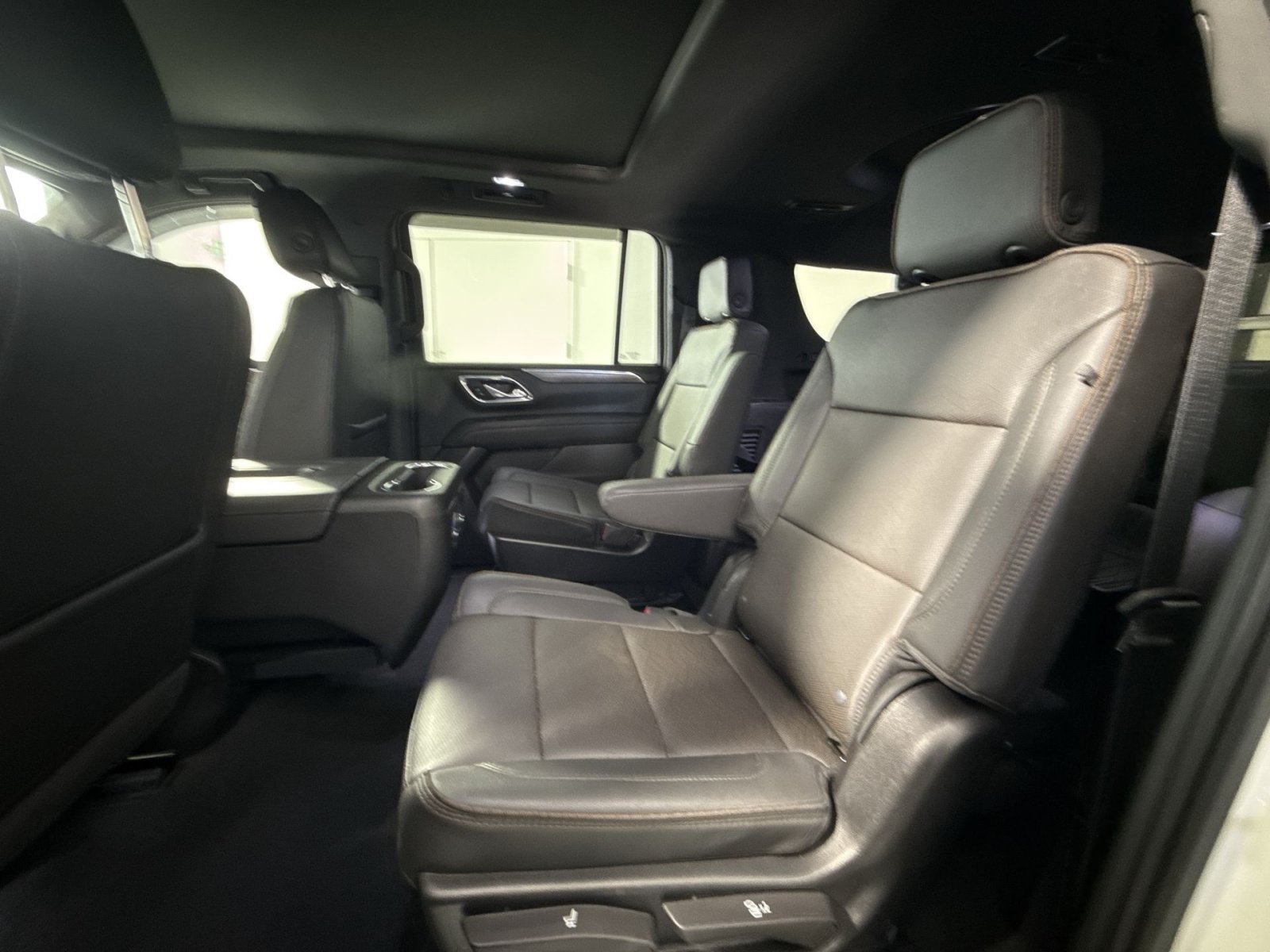 Used 2023 Chevrolet Suburban High Country AWD/4WD image 26