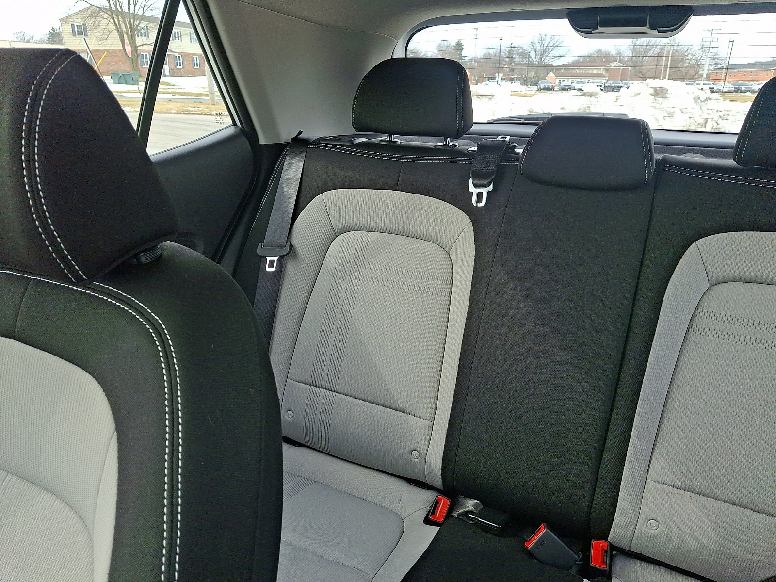 Certified 2025 Hyundai Venue SEL image 18