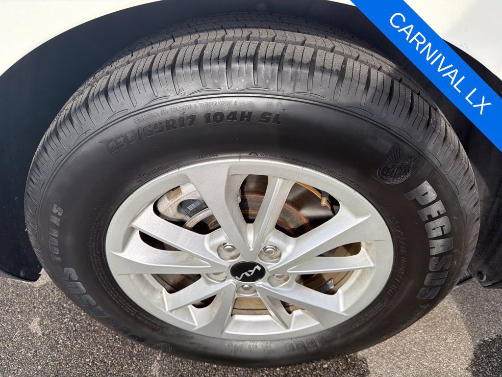 Used 2023 Kia Carnival LX FWD image 37