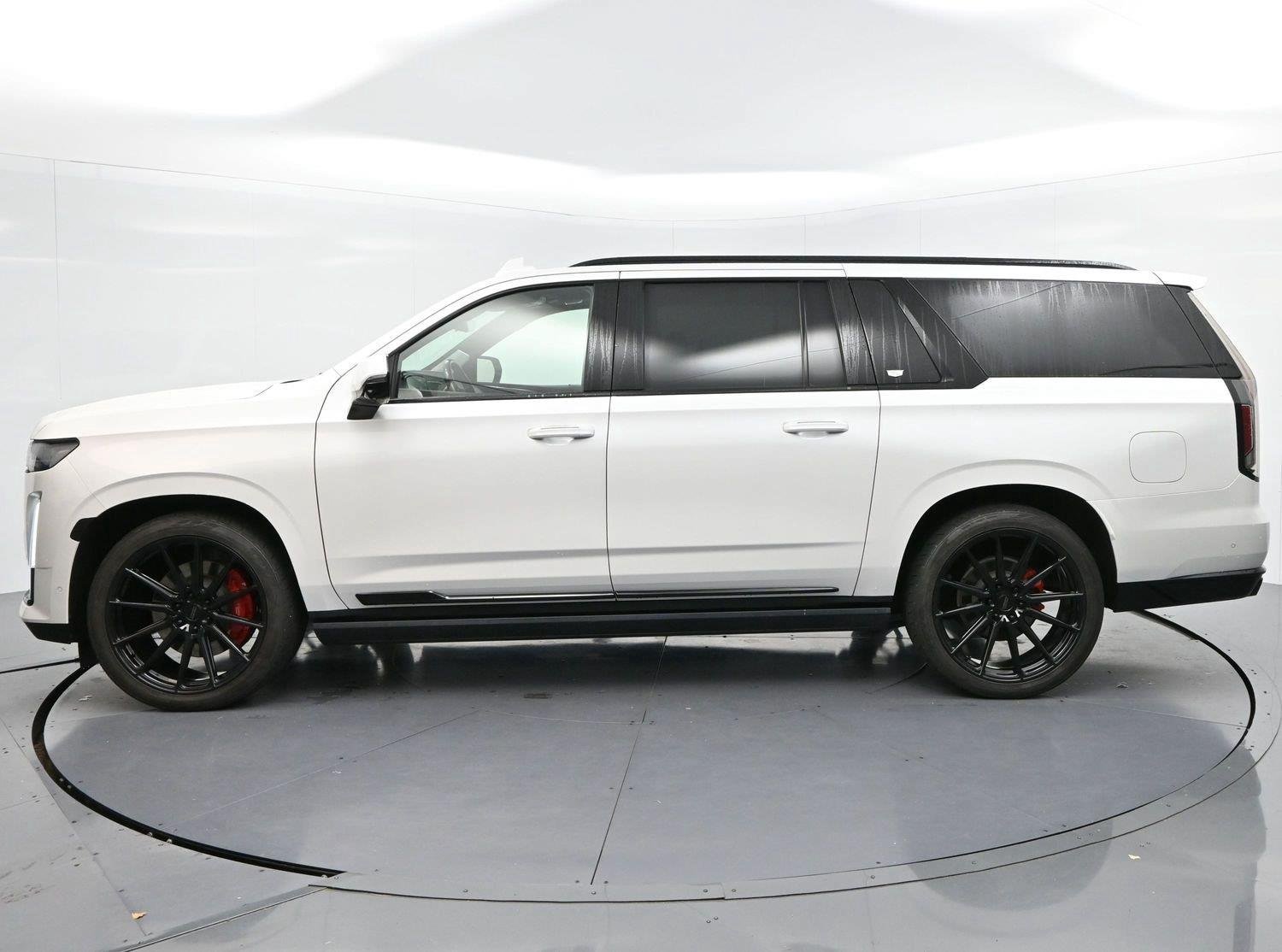 Used 2021 Cadillac Escalade ESV Sport Platinum AWD/4WD image 4