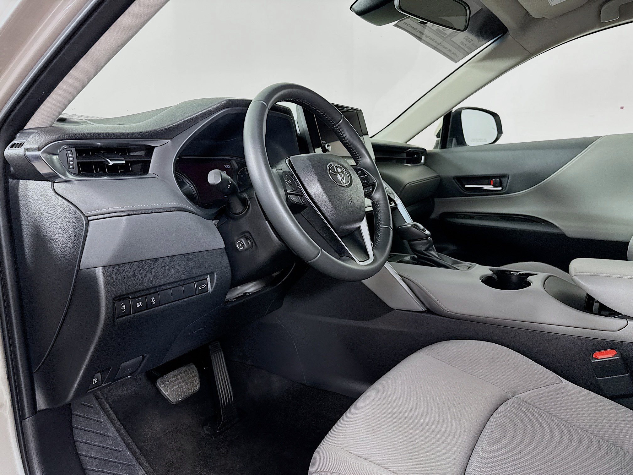 Certified 2024 Toyota Venza LE AWD/4WD image 9