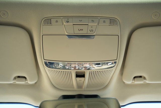 Used 2022 Mercedes-Benz GLC 300 4MATIC w/ Multimedia Package Lite image 31