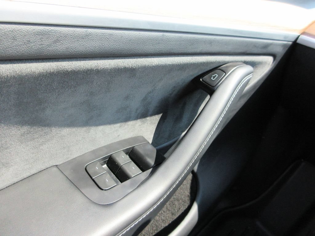 Used 2024 Tesla Model Y Performance AWD/4WD image 29