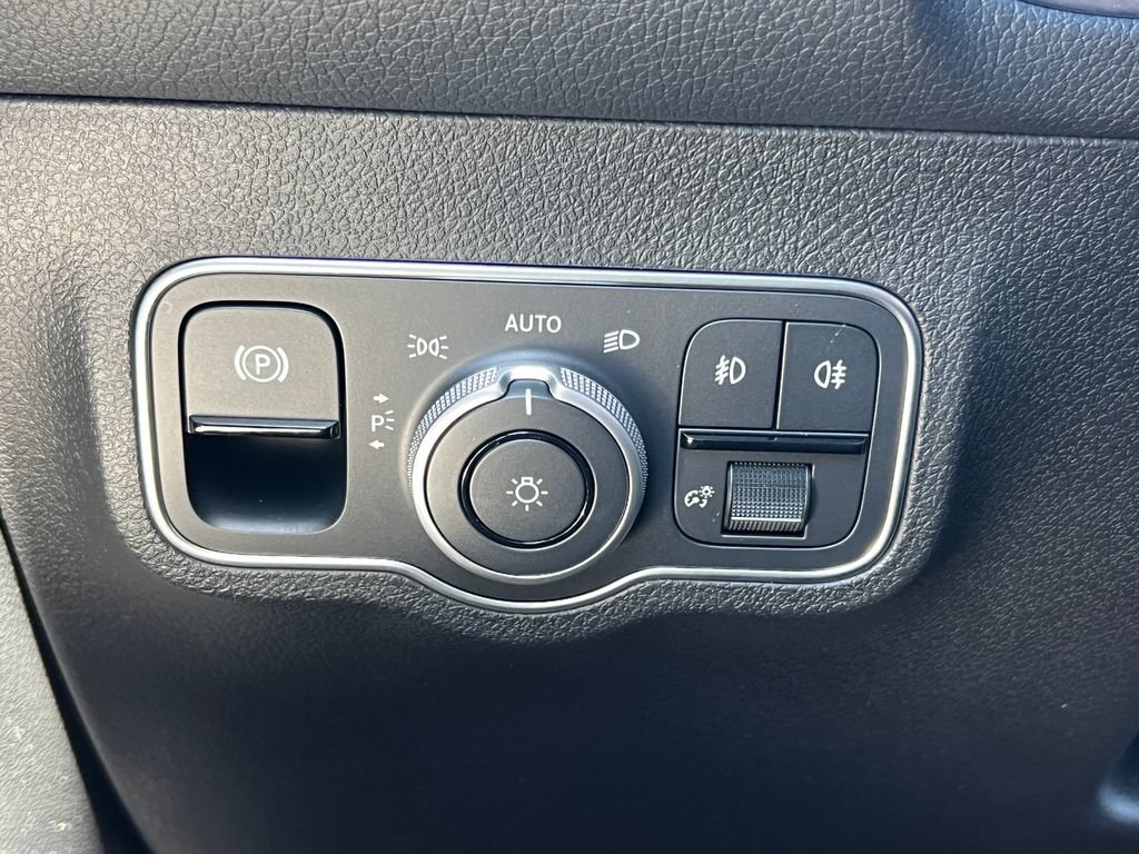 New 2026 Mercedes-Benz GLB 250 4MATIC image 21