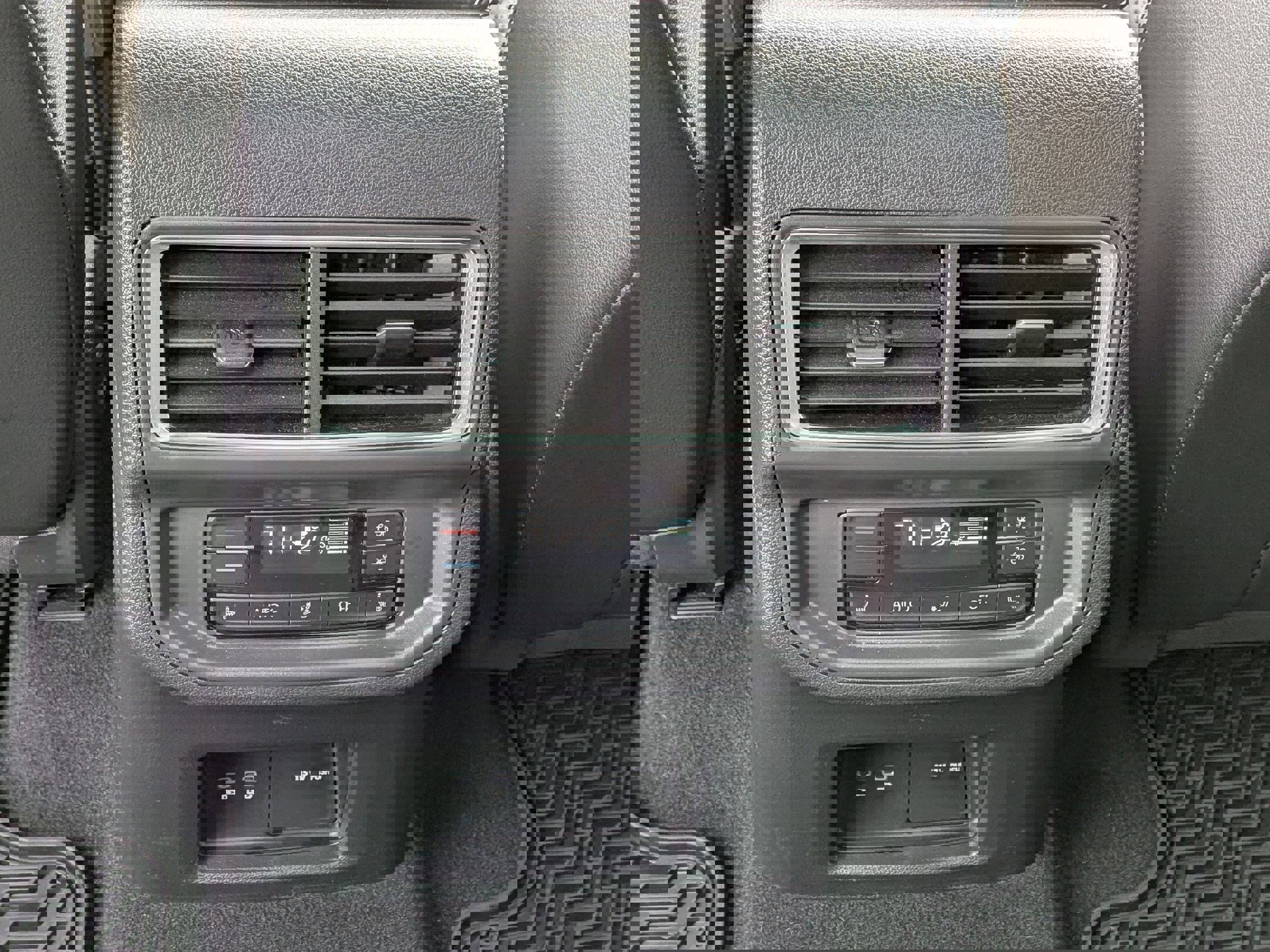 Used 2024 Volkswagen Atlas SEL Premium R-Line image 33