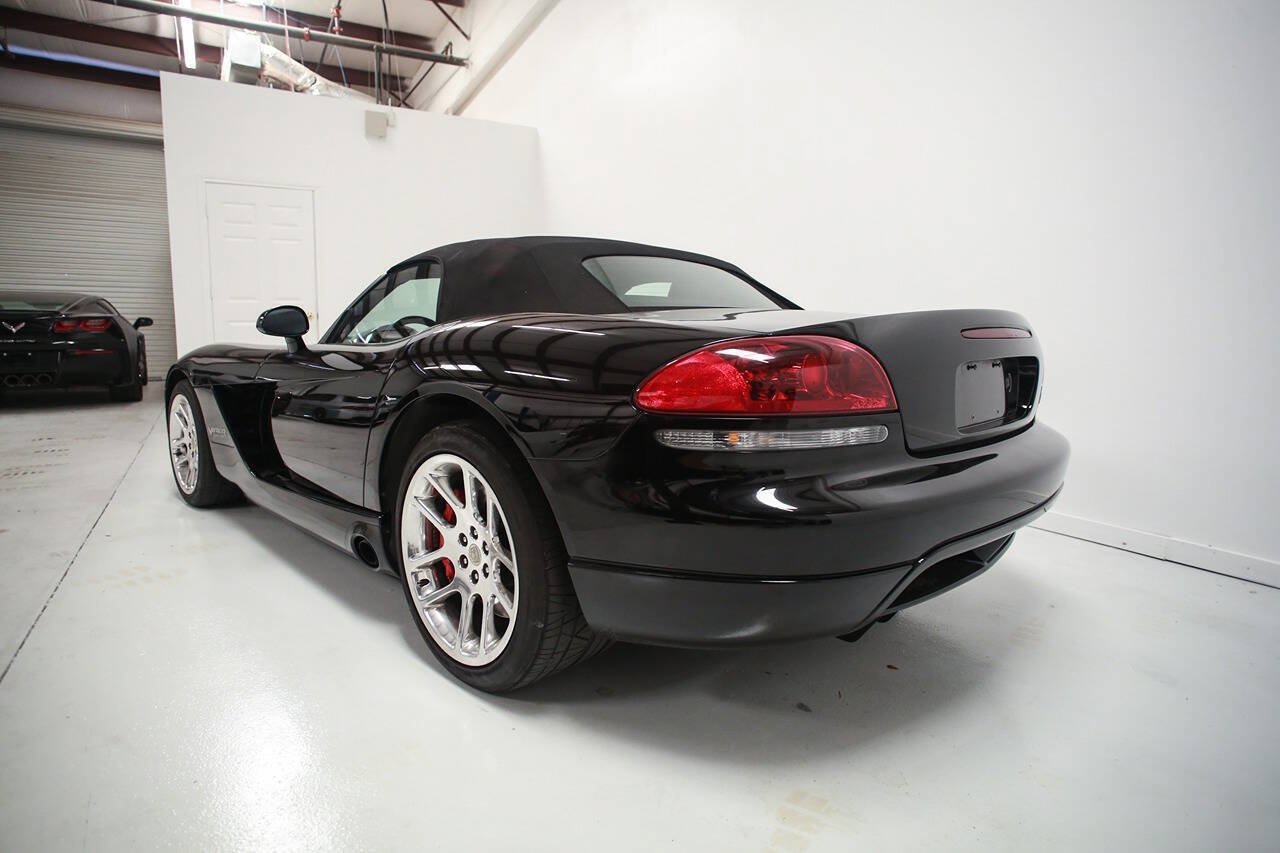 Used 2004 Dodge Viper SRT-10 RWD image 4