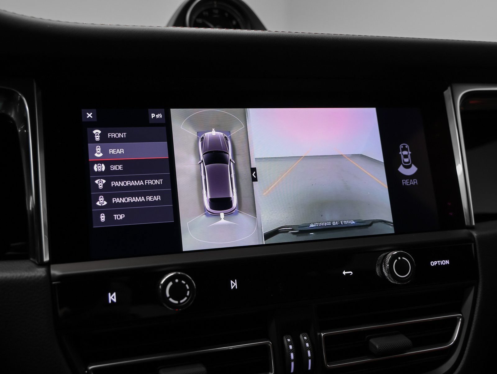 Certified 2026 Porsche Macan AWD/4WD image 37