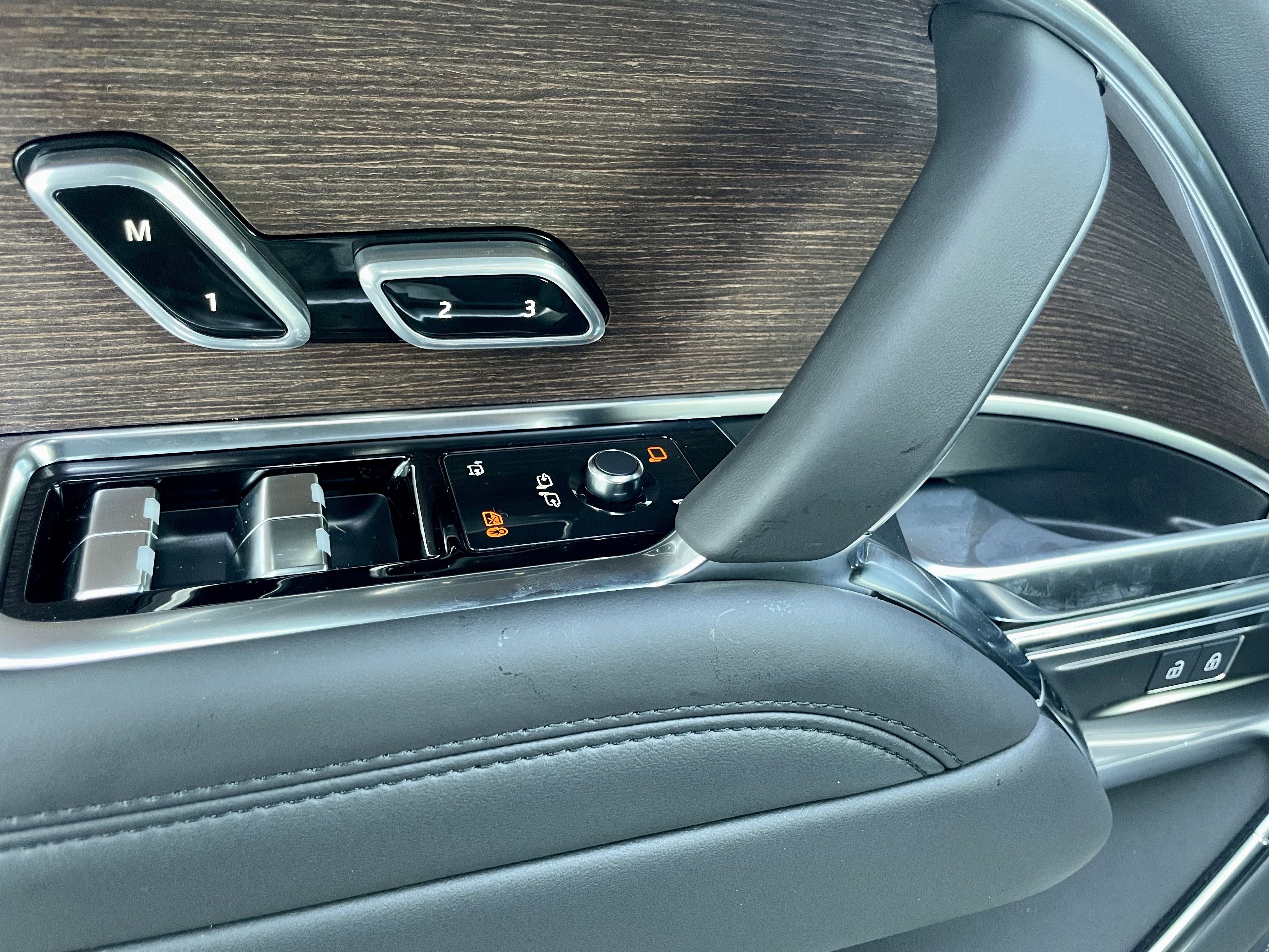 New 2025 Land Rover Range Rover SE image 11