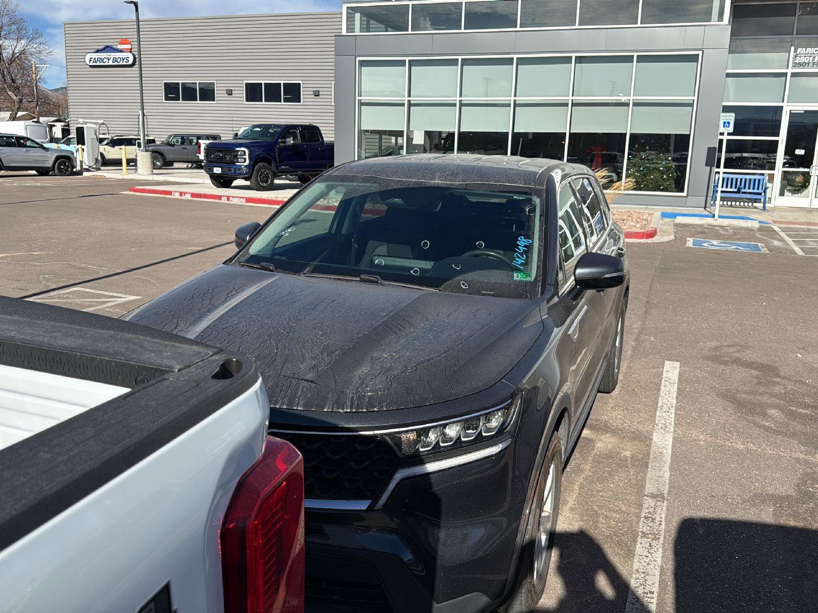 Used 2022 Kia Sorento LX image 3