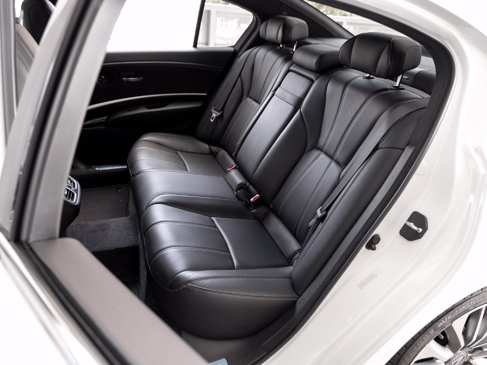 Used 2018 Acura RLX w/ Technology Package FWD image 19