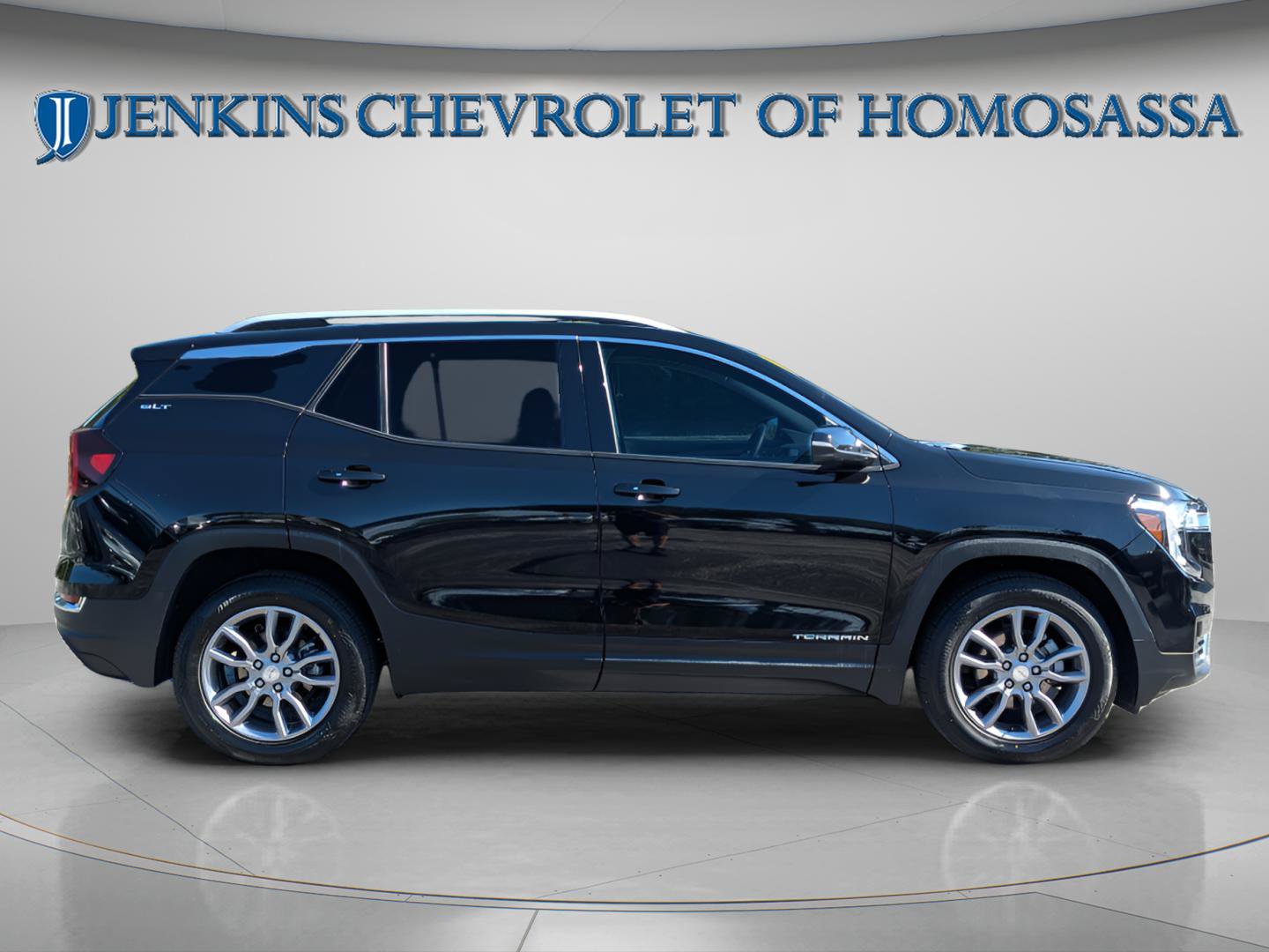 Used 2024 GMC Terrain SLT FWD image 2