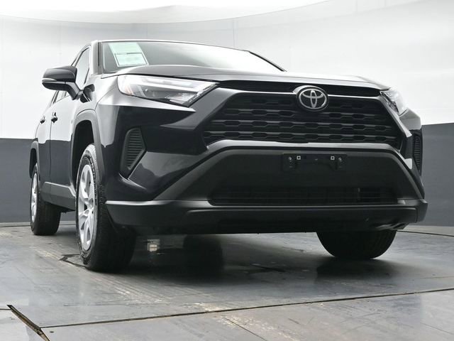 Used 2025 Toyota RAV4 LE AWD/4WD image 33