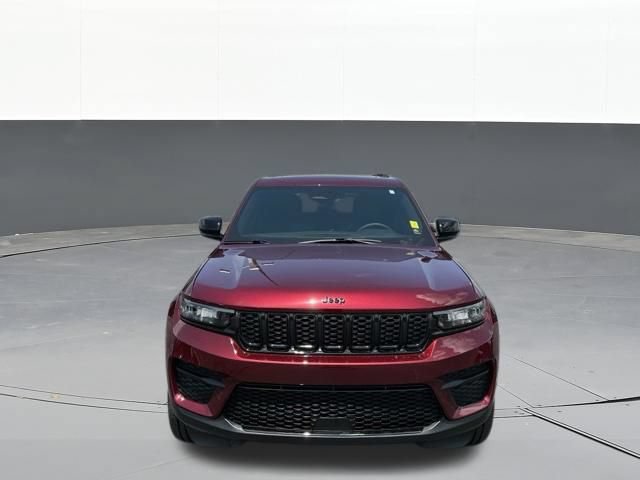 Used 2025 Jeep Grand Cherokee Altitude AWD/4WD image 11