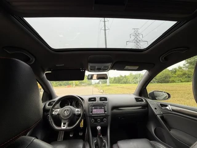 Used 2011 Volkswagen Golf 4-Door FWD image 27