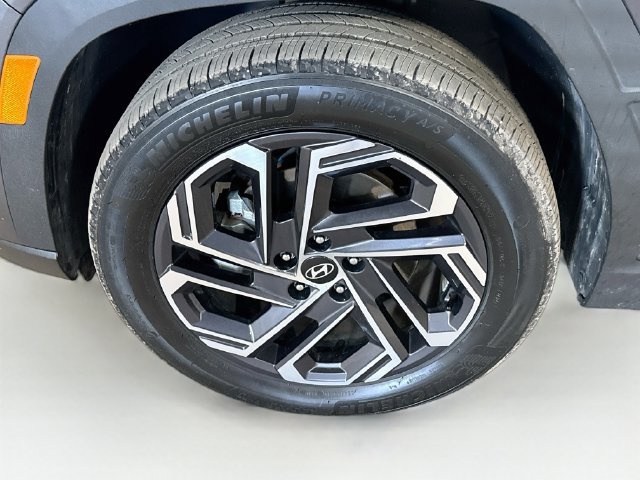 Used 2025 Hyundai Tucson Limited AWD/4WD image 32