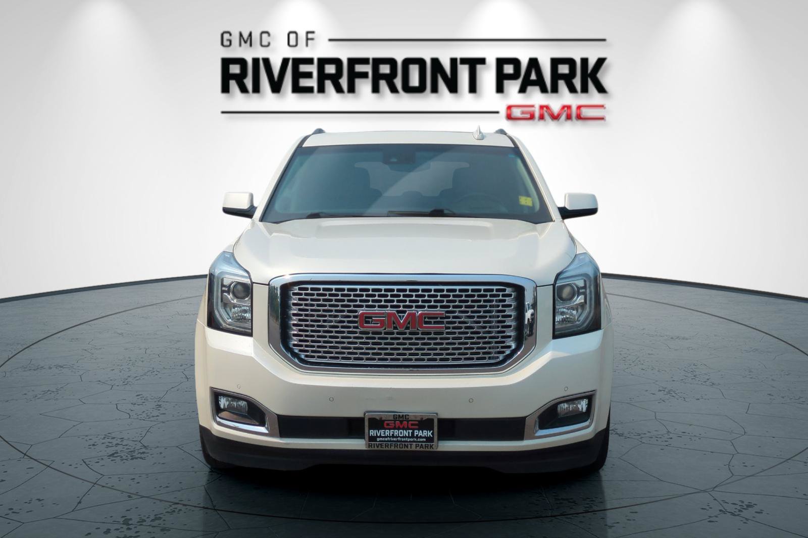Used 2015 GMC Yukon Denali w/ Premium Package AWD/4WD image 8