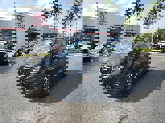 Used 2024 Chrysler Pacifica Select image 2