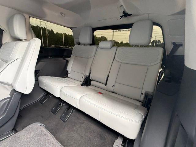 Used 2026 Ford Expedition Platinum w/ Platinum Ultimate Package AWD/4WD image 16