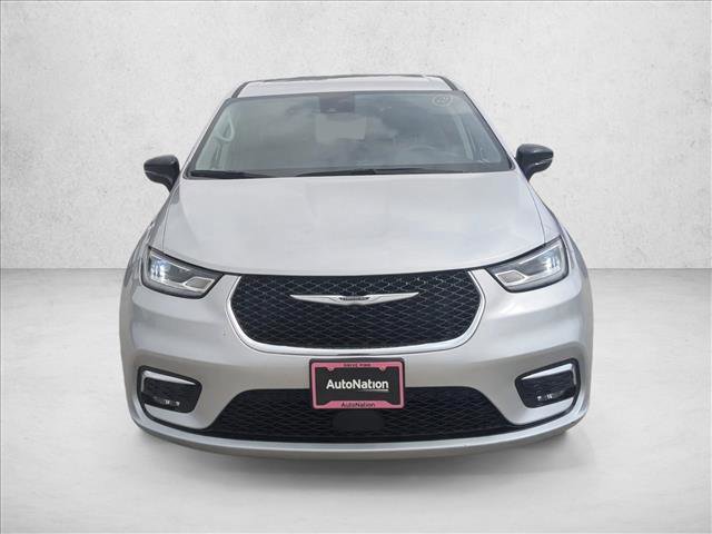 Used 2024 Chrysler Pacifica Limited FWD image 2