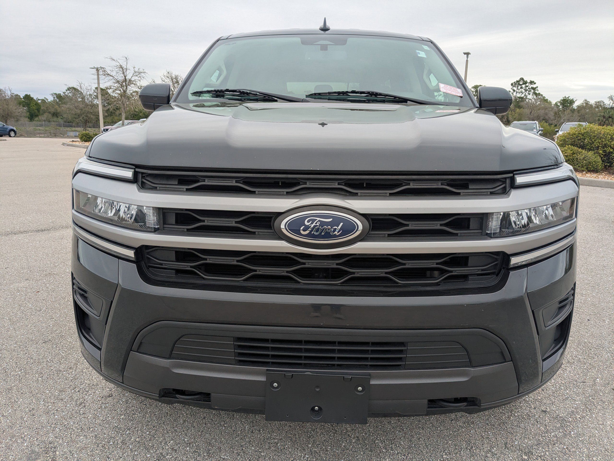 Used 2023 Ford Expedition Max XLT image 2