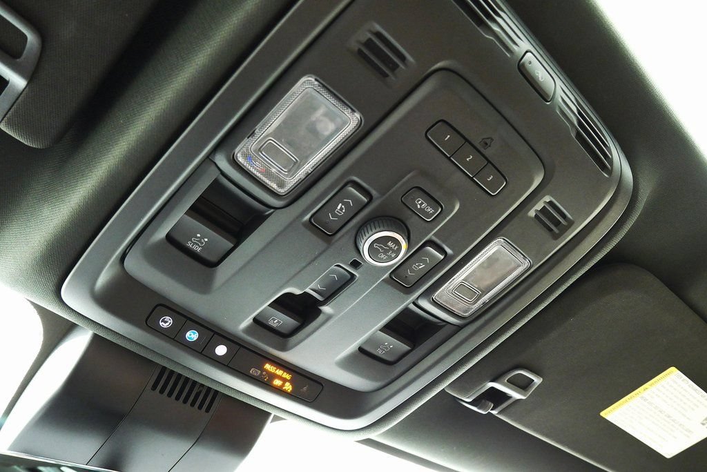Used 2024 GMC Yukon Denali Ultimate AWD/4WD image 34