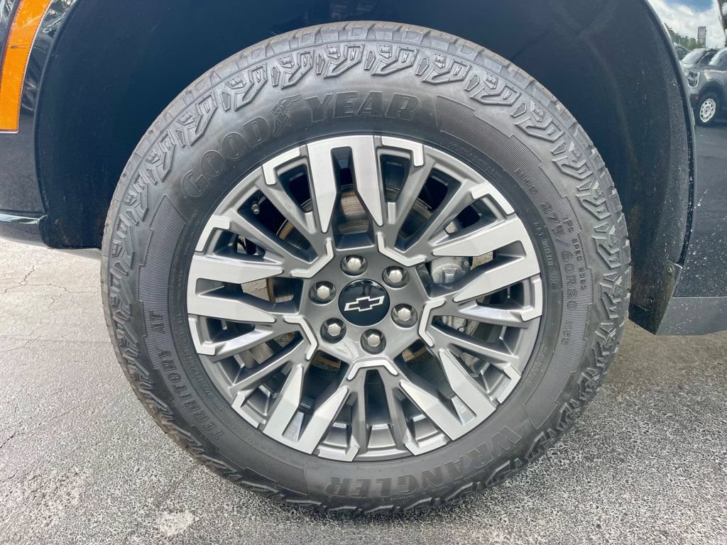 Used 2025 Chevrolet Tahoe Z71 AWD/4WD image 9