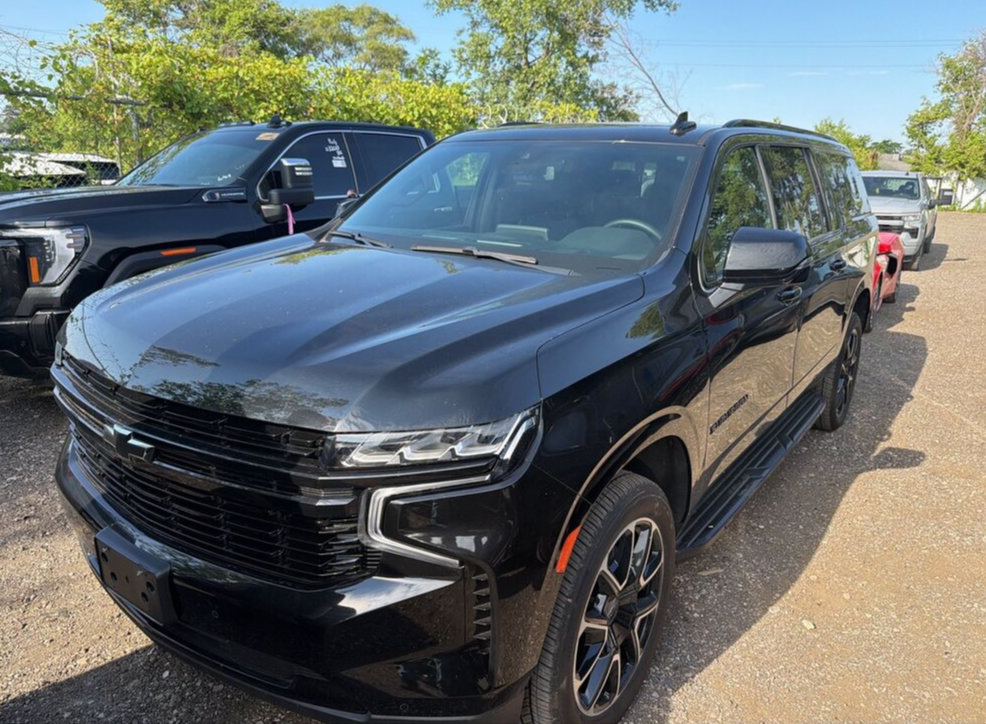 Used 2024 Chevrolet Suburban RST w/ Luxury Package AWD/4WD image 2
