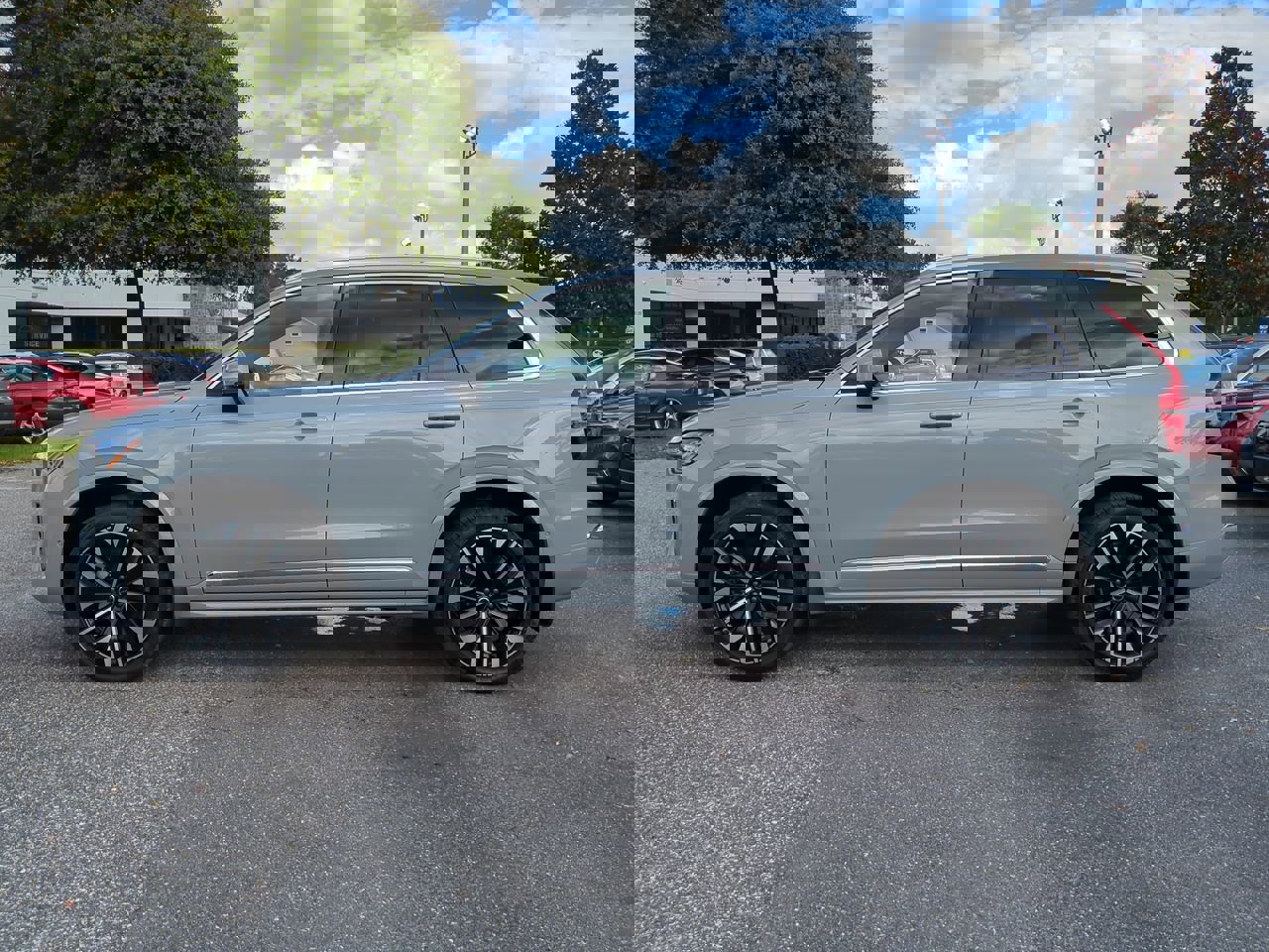 New 2026 Volvo XC90 B6 Plus w/ Protection Package Premier image 7