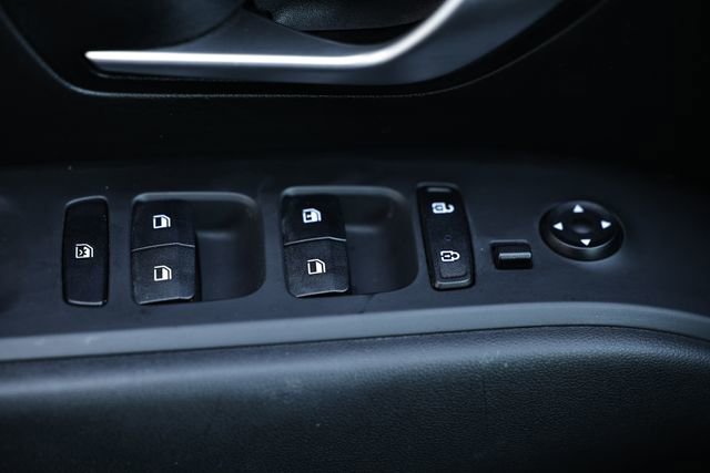 Used 2023 Hyundai Tucson SE image 16