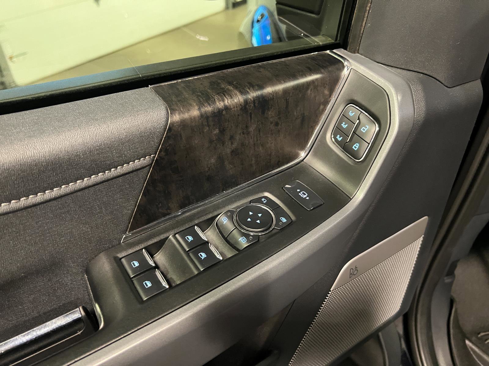 Used 2024 Ford F350 Lariat w/ Lariat Ultimate Package image 25