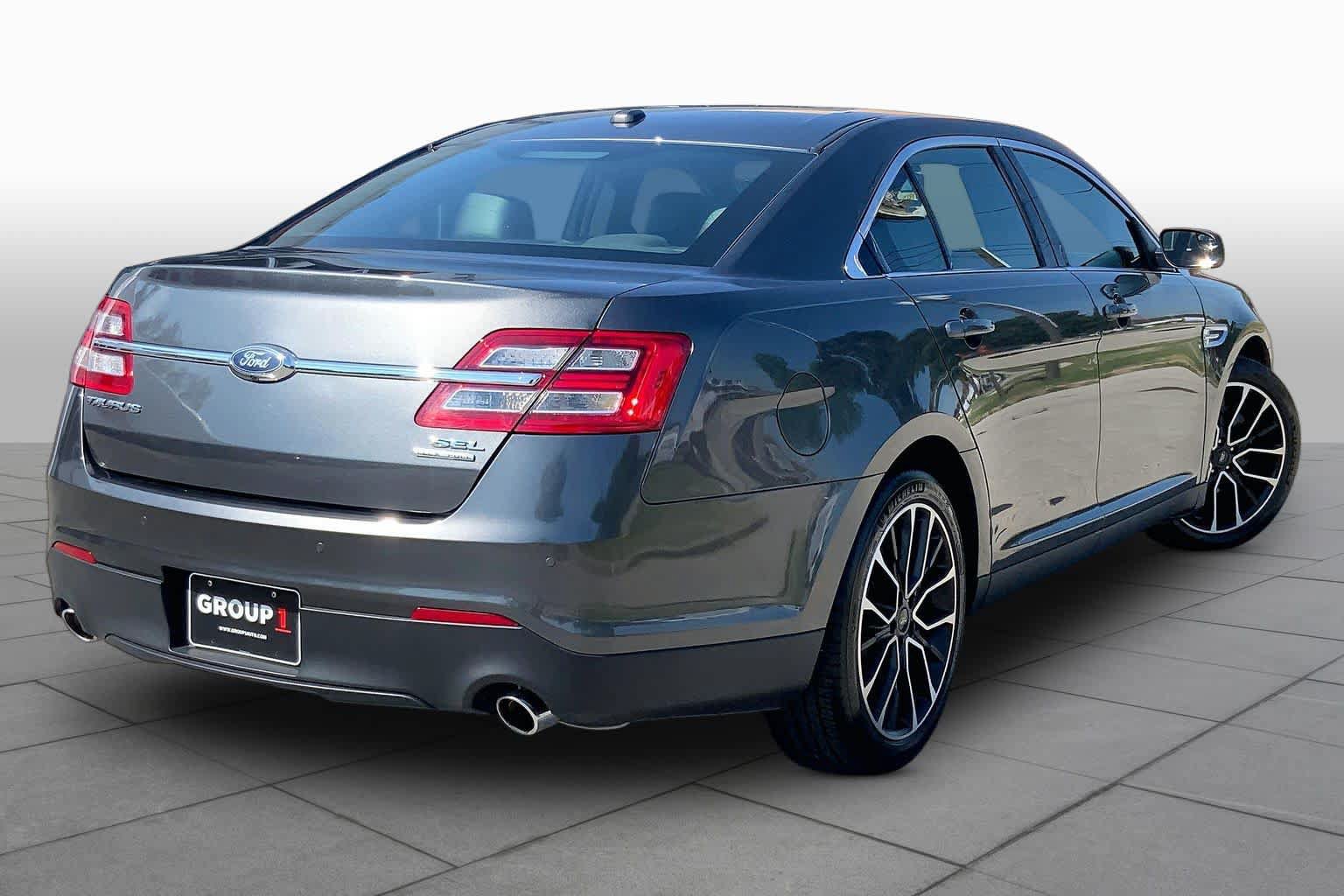 Used 2018 Ford Taurus SEL w/ Equipment Group 201A FWD image 12