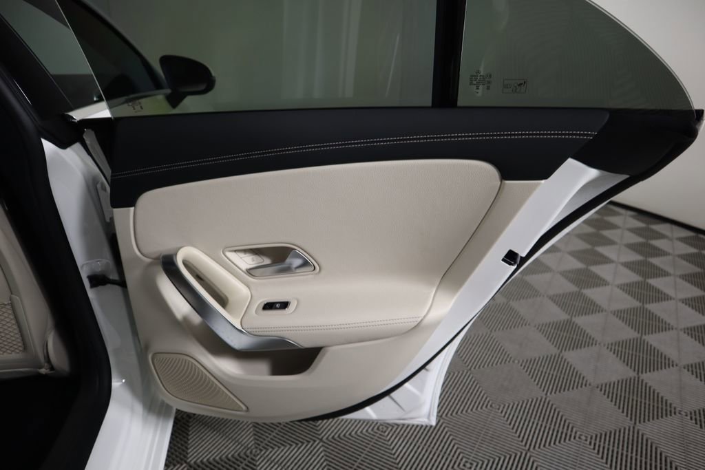 Used 2025 Mercedes-Benz CLA 250 image 28